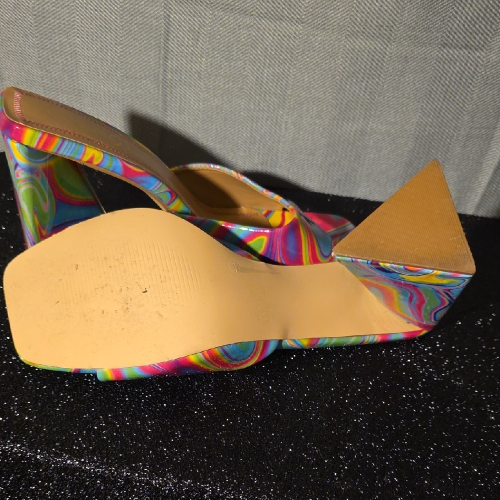 Rouge Helium Colorful Swirl Sandals - Picture 4 of 5